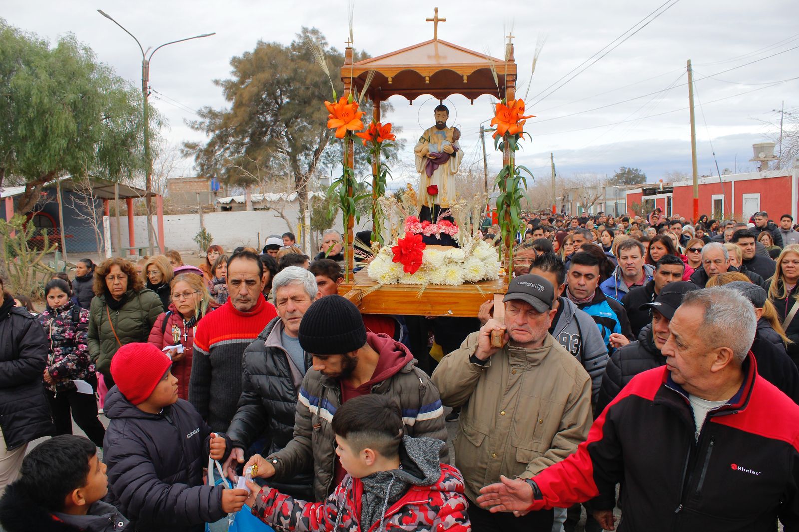 una vez más san cayetano convocó a los emprendedores y artesanos de chimbas