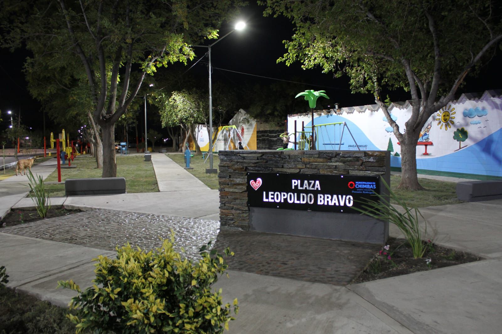 el barrio dr. leopoldo bravo disfruta de su nueva plaza y la iluminación led